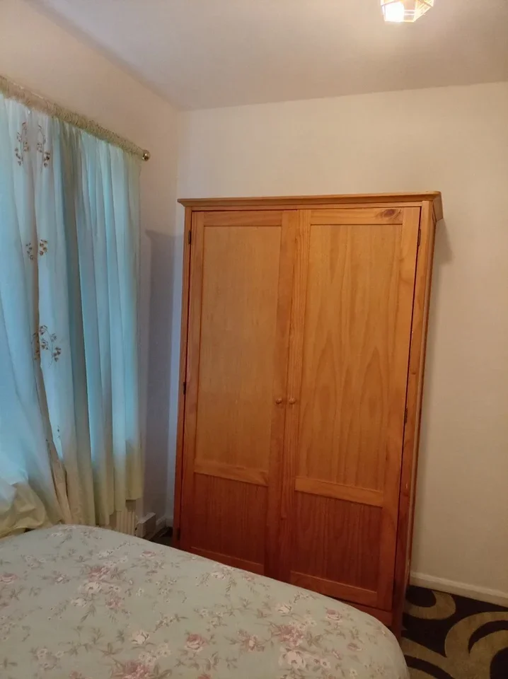 Room Valence Avenue in Greater London