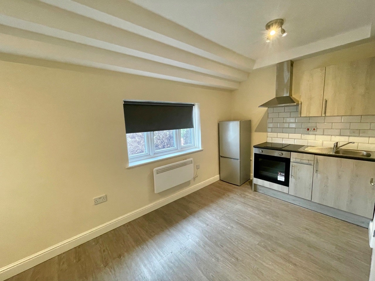 Flat Costons Lane in Greater London