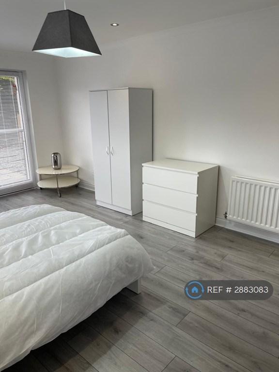 Flat Minerva Way in Glasgow