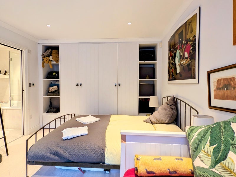 Room Brickfield Close in Greater London