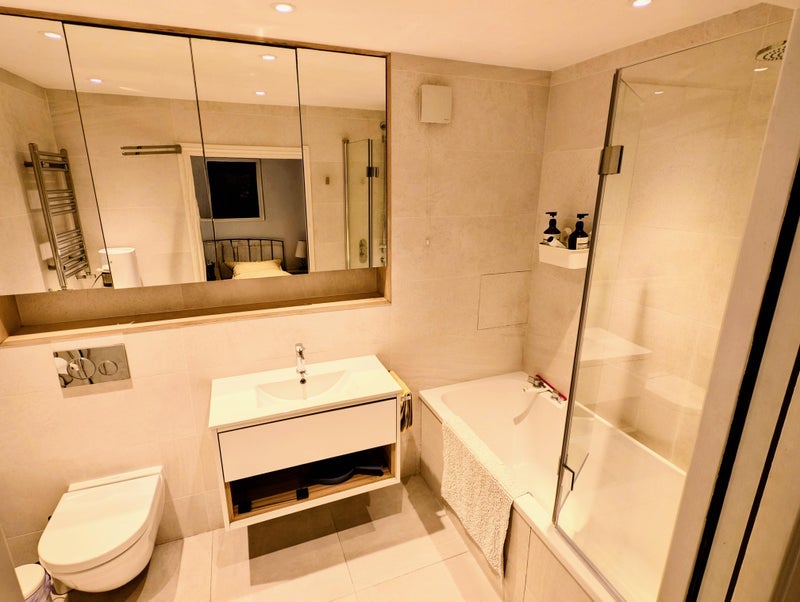 Room Brickfield Close in Greater London