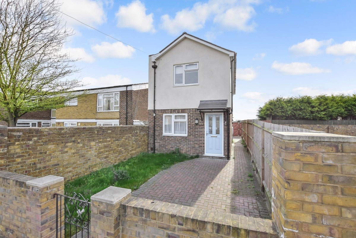 Flat Murston Road in Borough of Swale