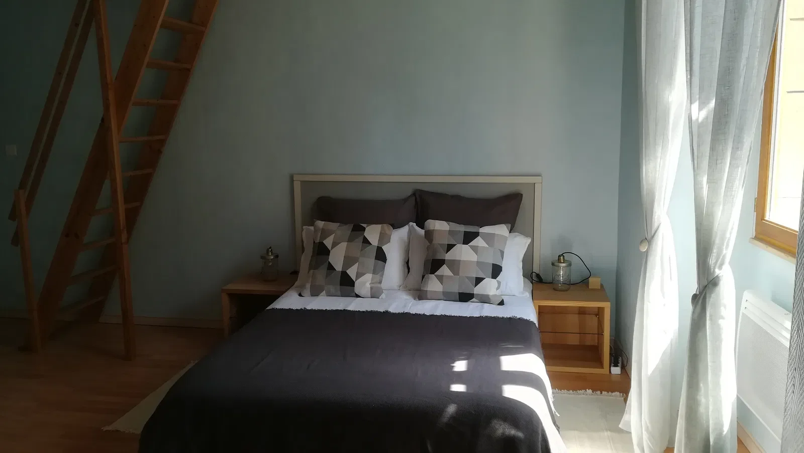 Room Place du Foirail in Parisot