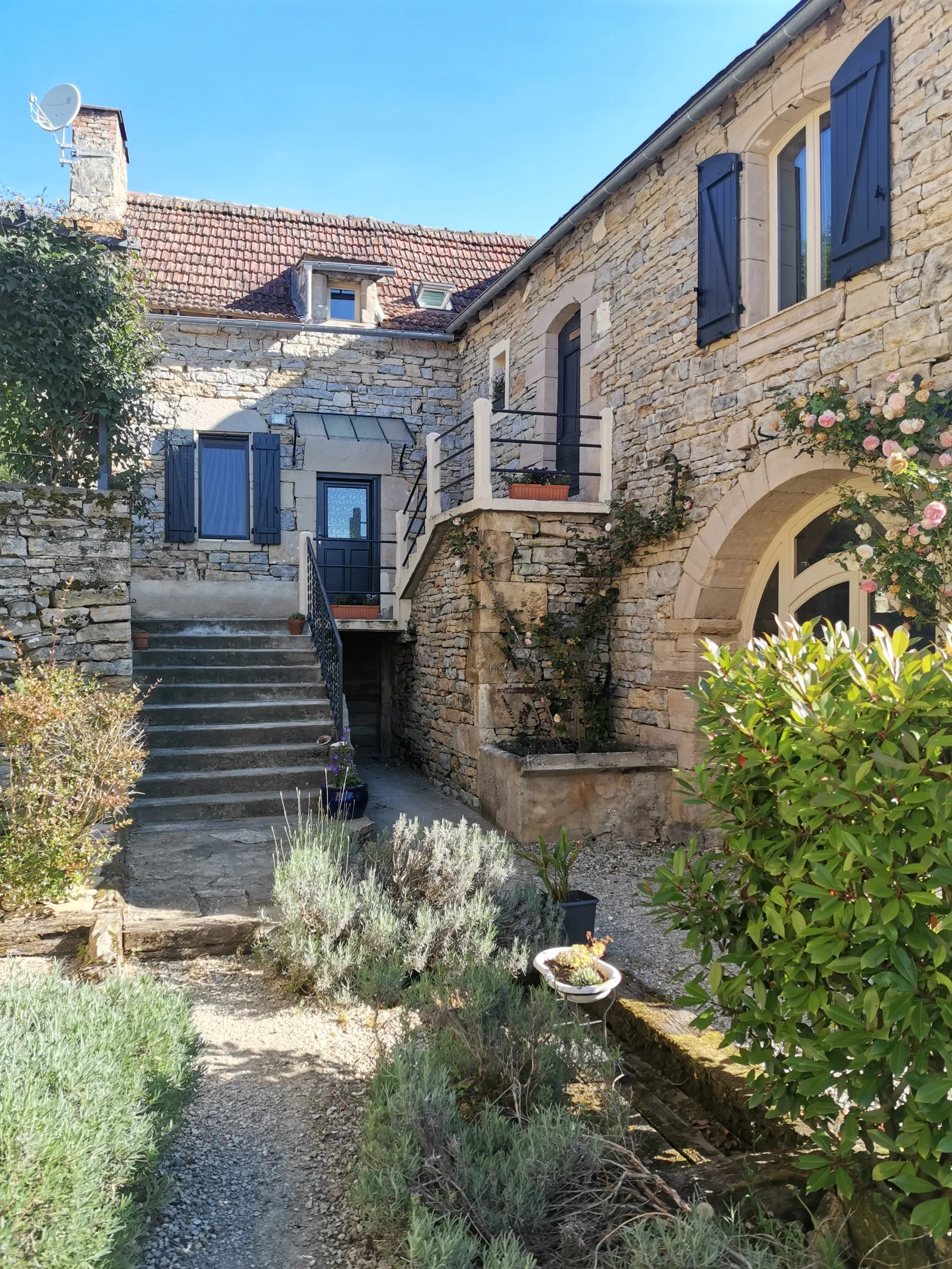 Room Place du Foirail in Parisot