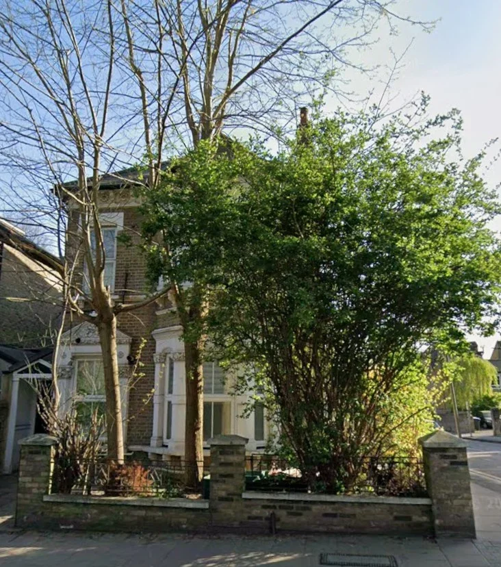Flat Bevington Road in Greater London