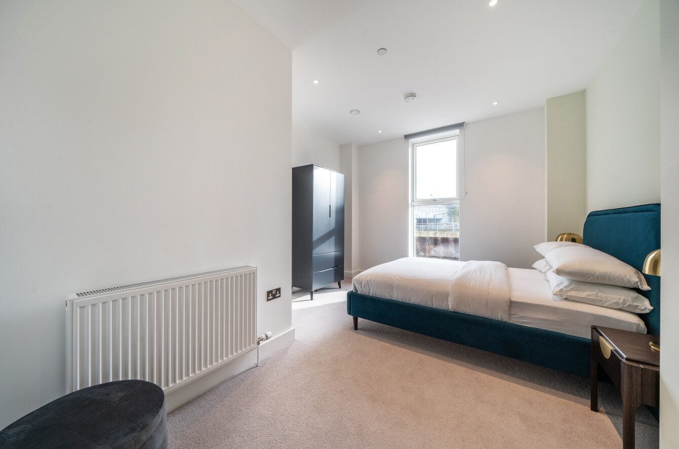 Flat Glenside Grove in Greater London