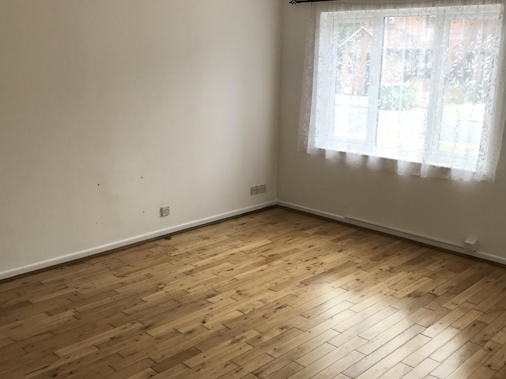 Flat Charrington Way in Horsham
