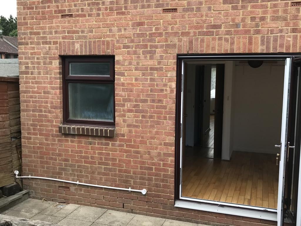 Flat Charrington Way in Horsham