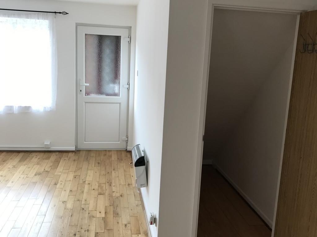 Flat Charrington Way in Horsham