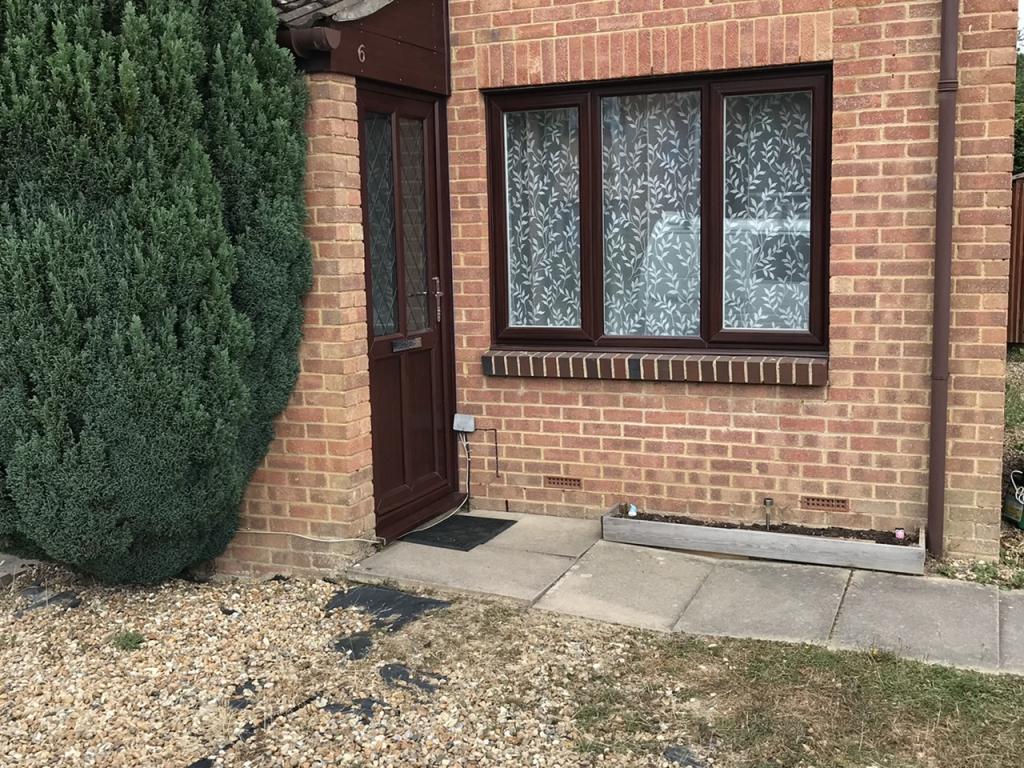 Flat Charrington Way in Horsham