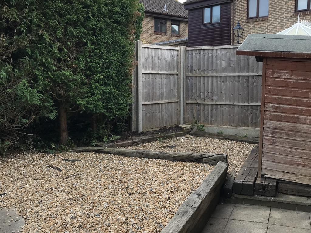 Flat Charrington Way in Horsham