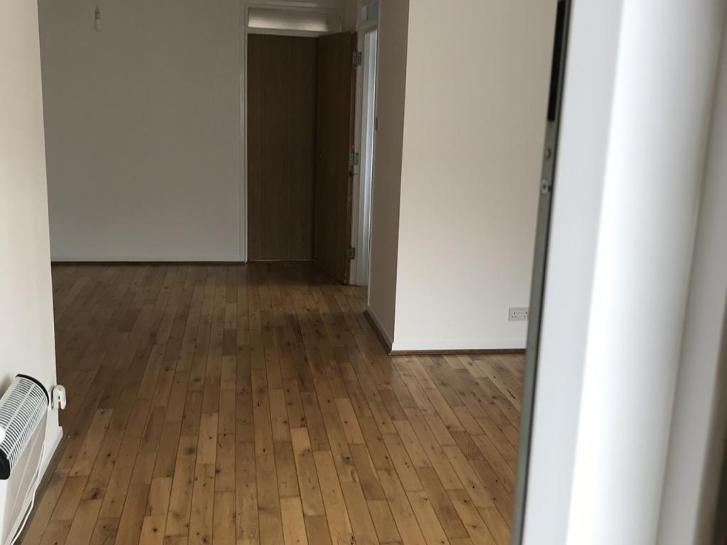 Flat Charrington Way in Horsham