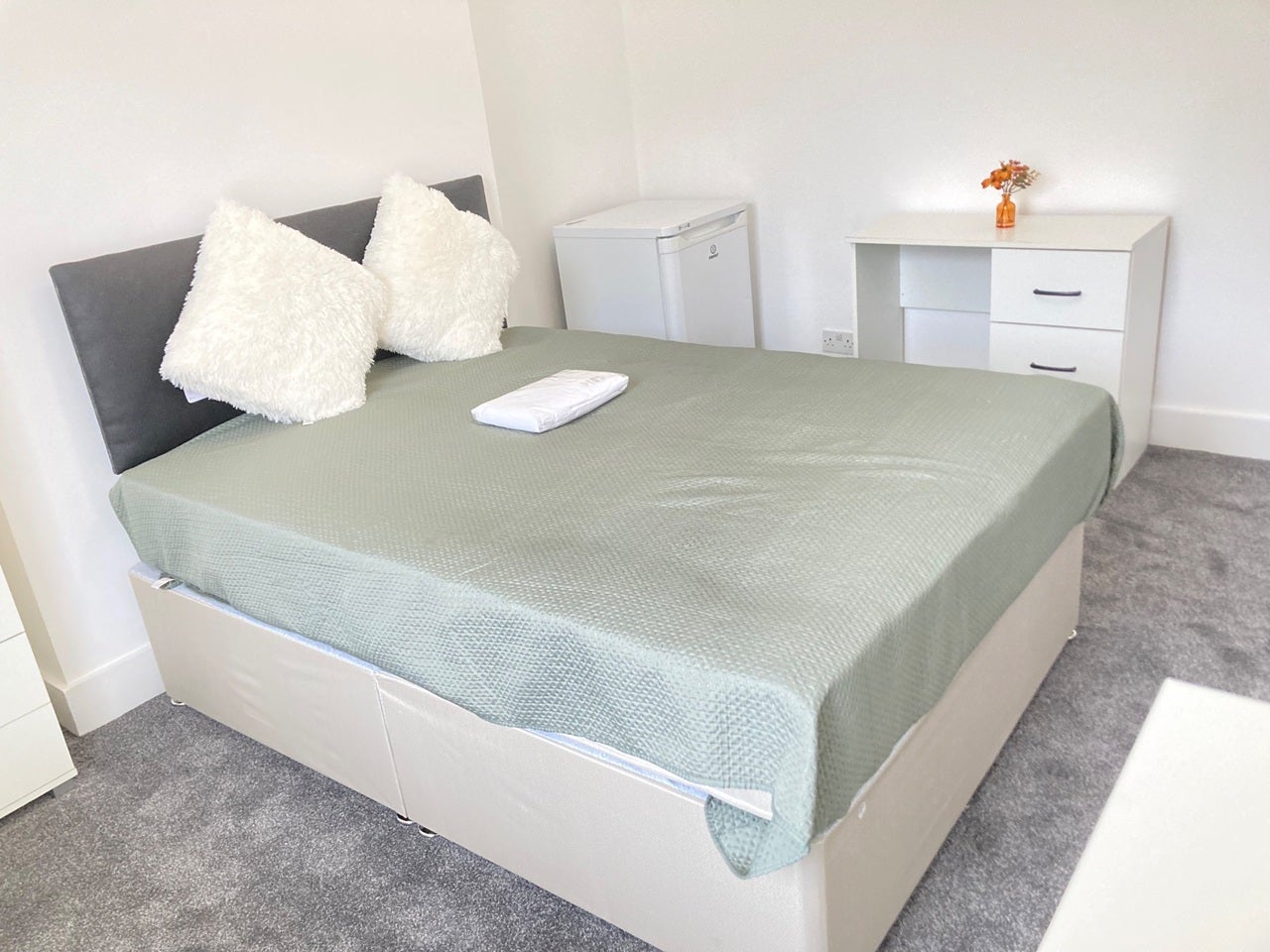 Room Hartington Road in Greater London