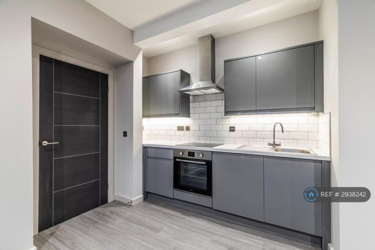 Flat Barrowby Close in Bradford