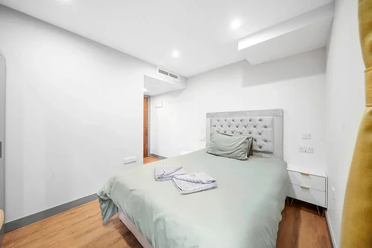 Room Cranbrook Road in Greater London