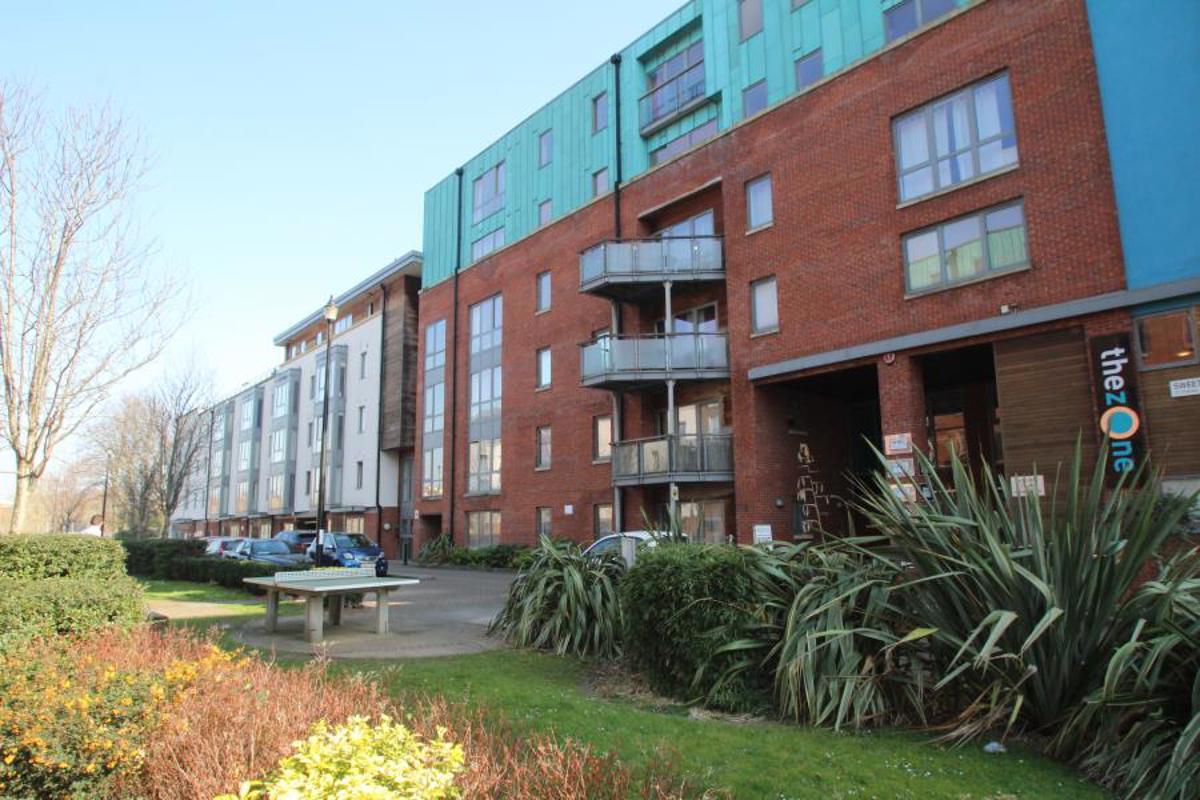 Flat Sweetman Place in Bristol
