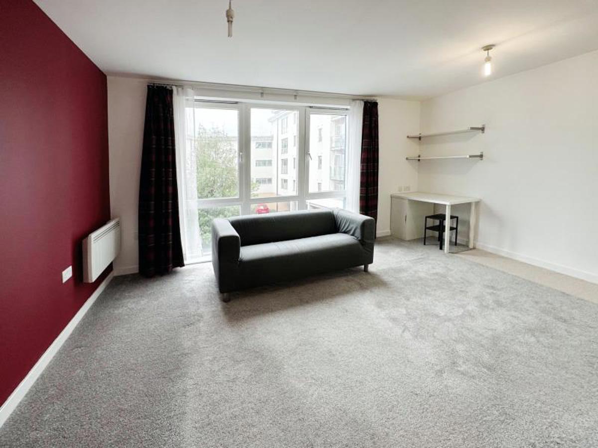 Flat Sweetman Place in Bristol