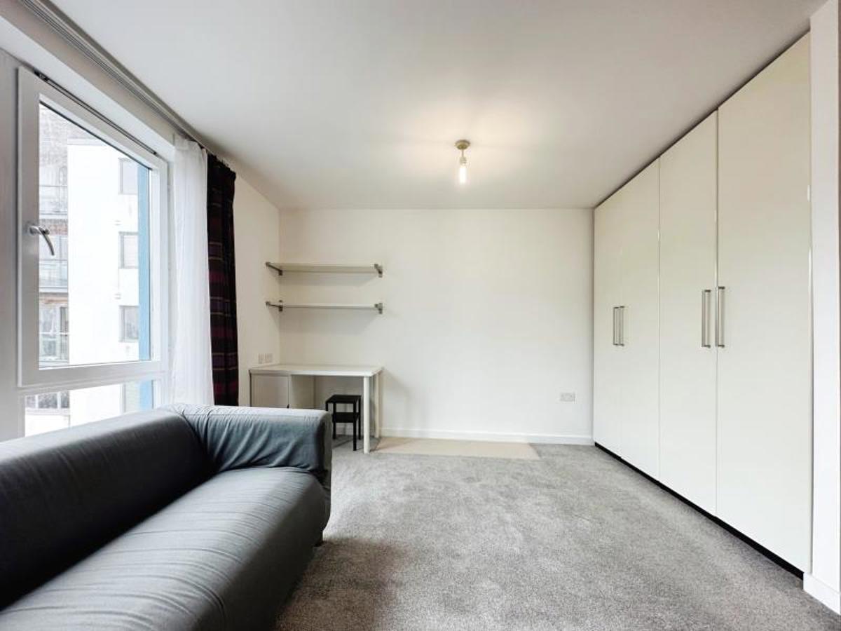 Flat Sweetman Place in Bristol