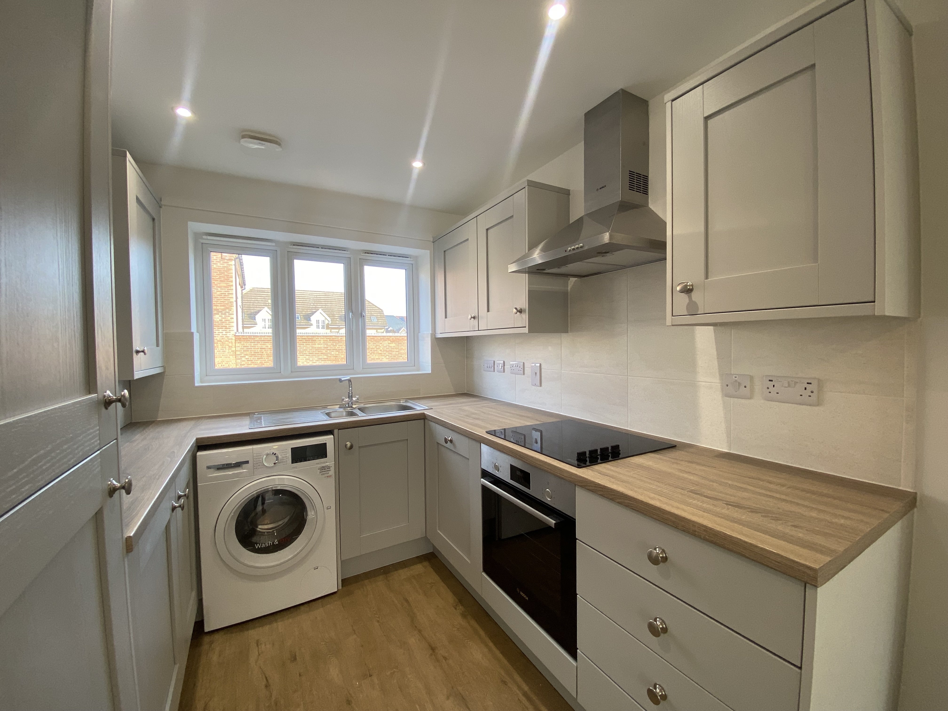 Flat Eagle Close in Weldon