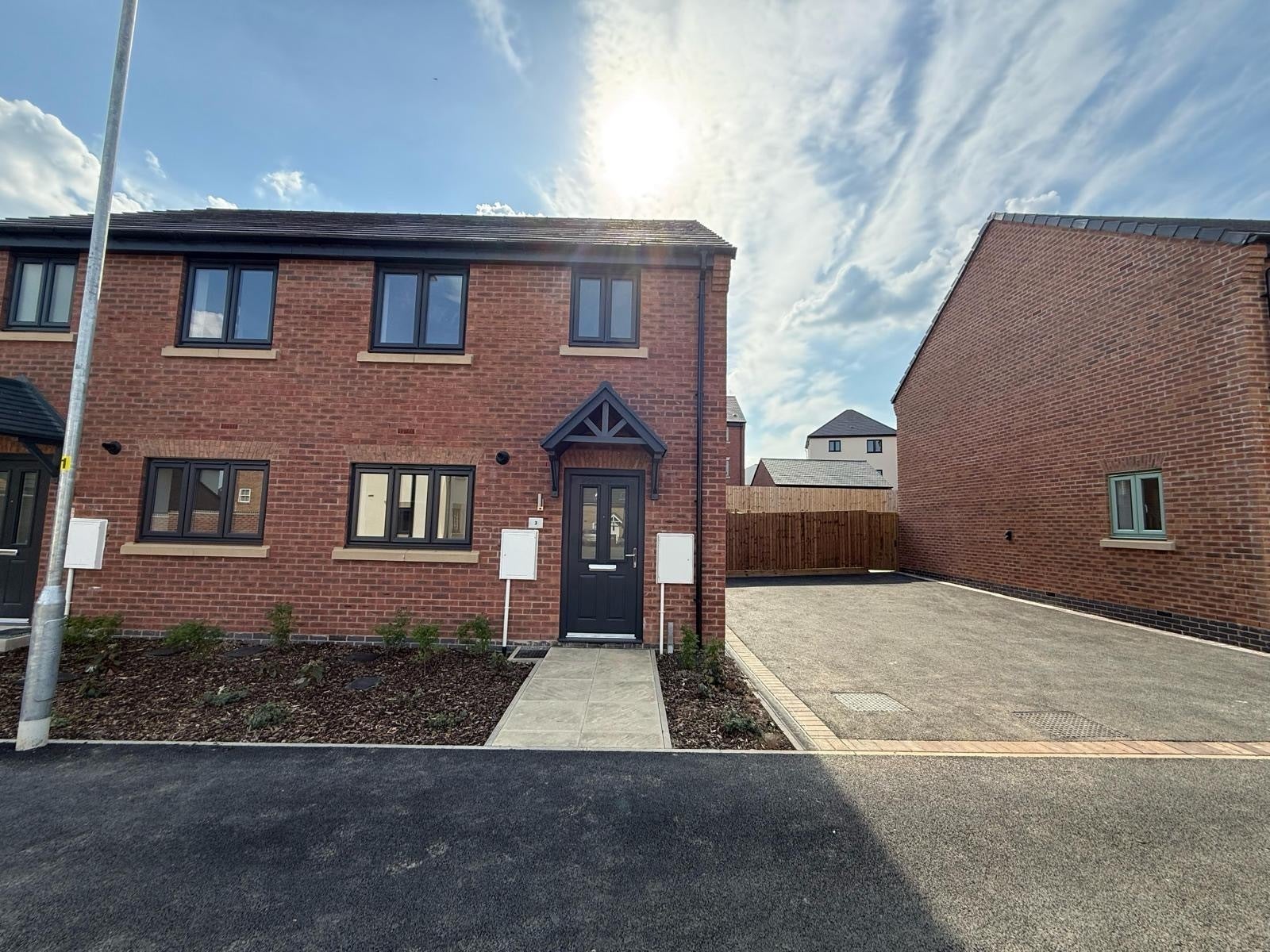 Flat Eagle Close in Weldon