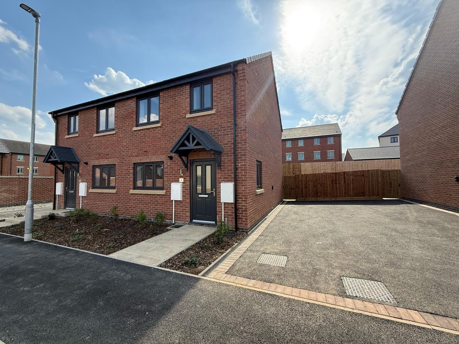 Flat Eagle Close in Weldon