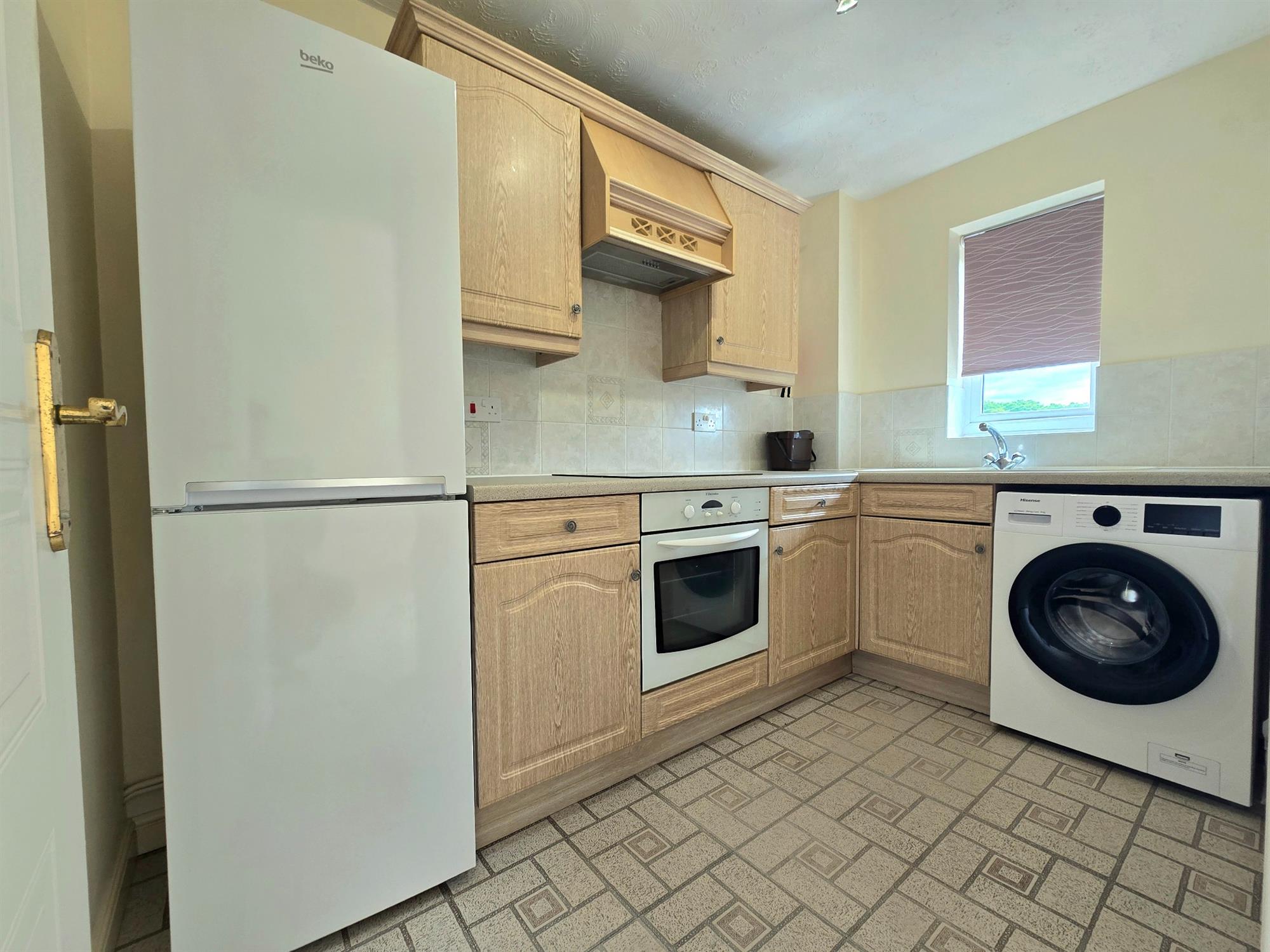 Flat Hulton Close in Southampton