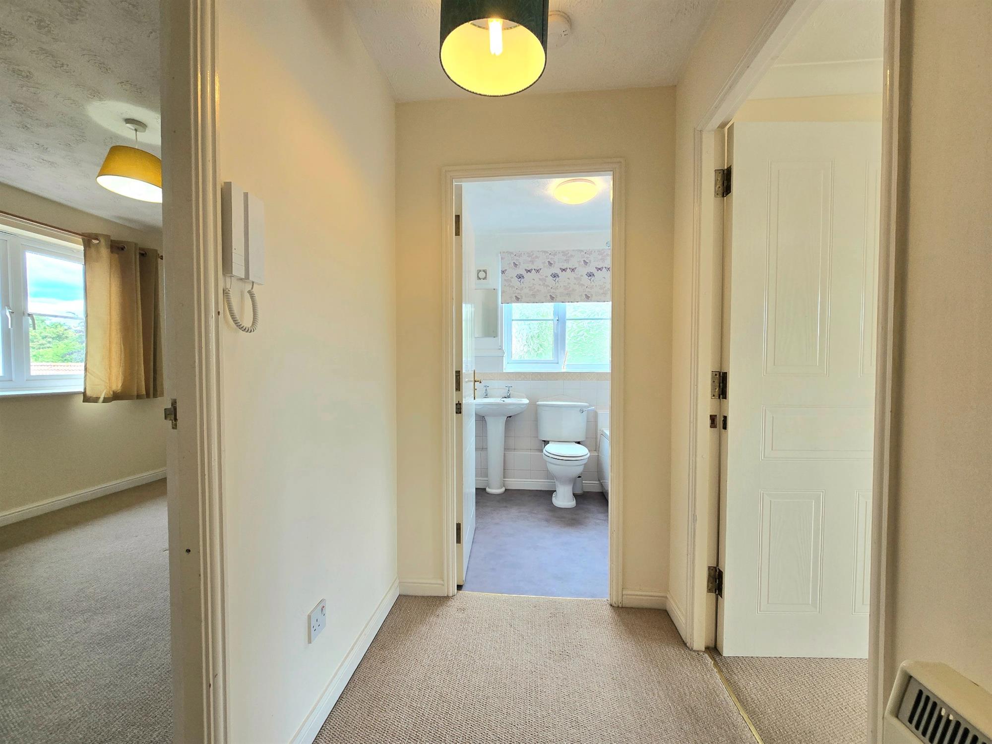 Flat Hulton Close in Southampton
