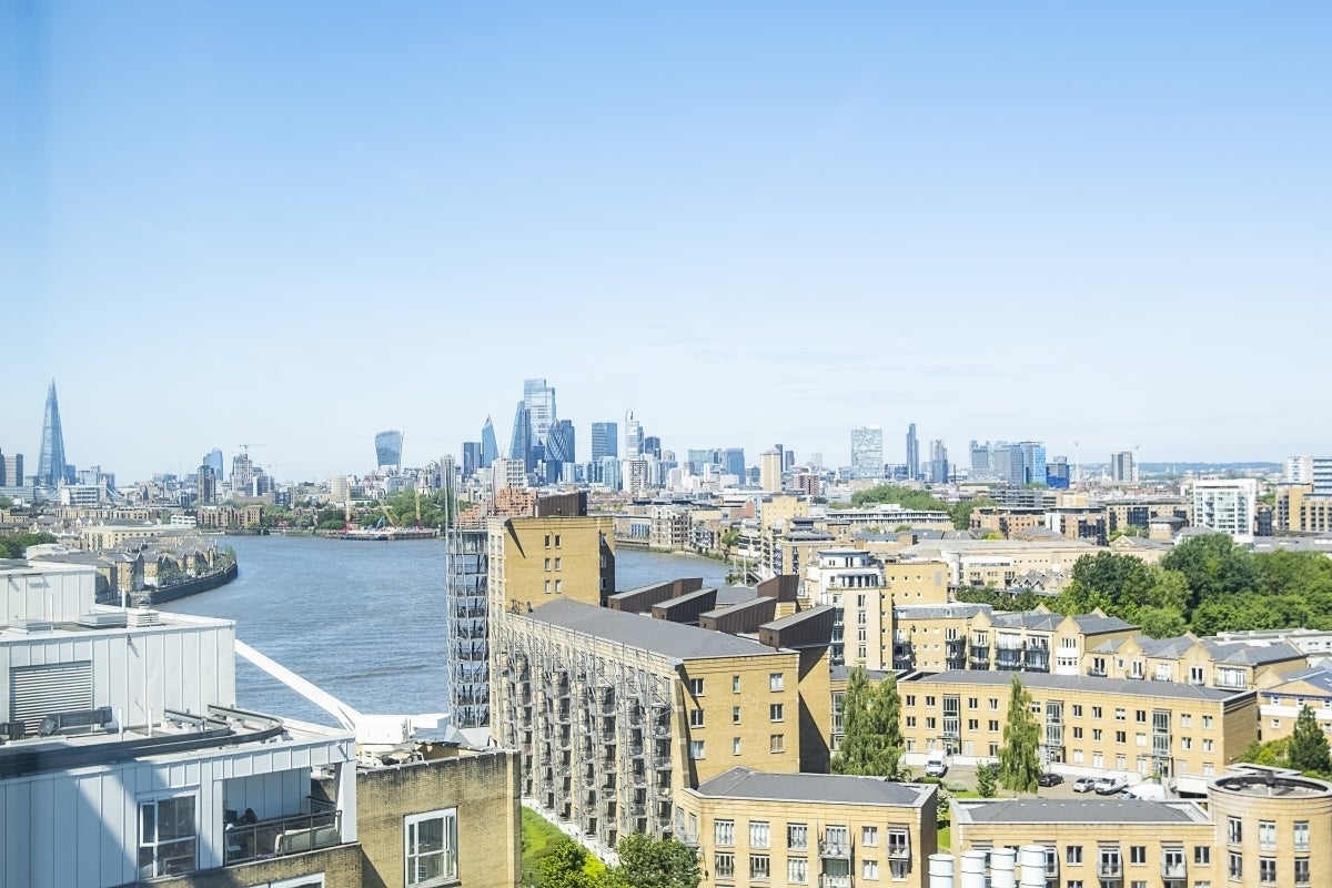 Flat Westferry Circus in Greater London