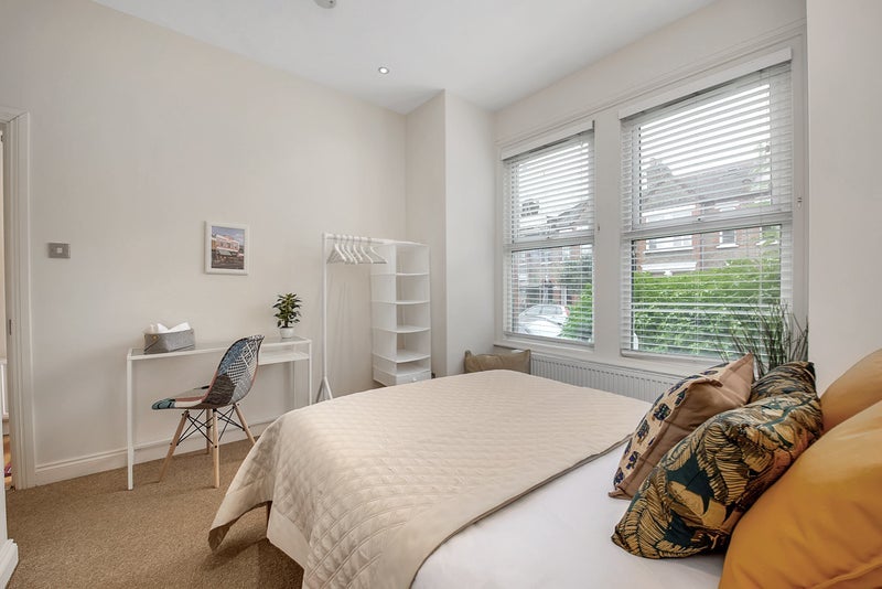Room Sellincourt Road in Greater London