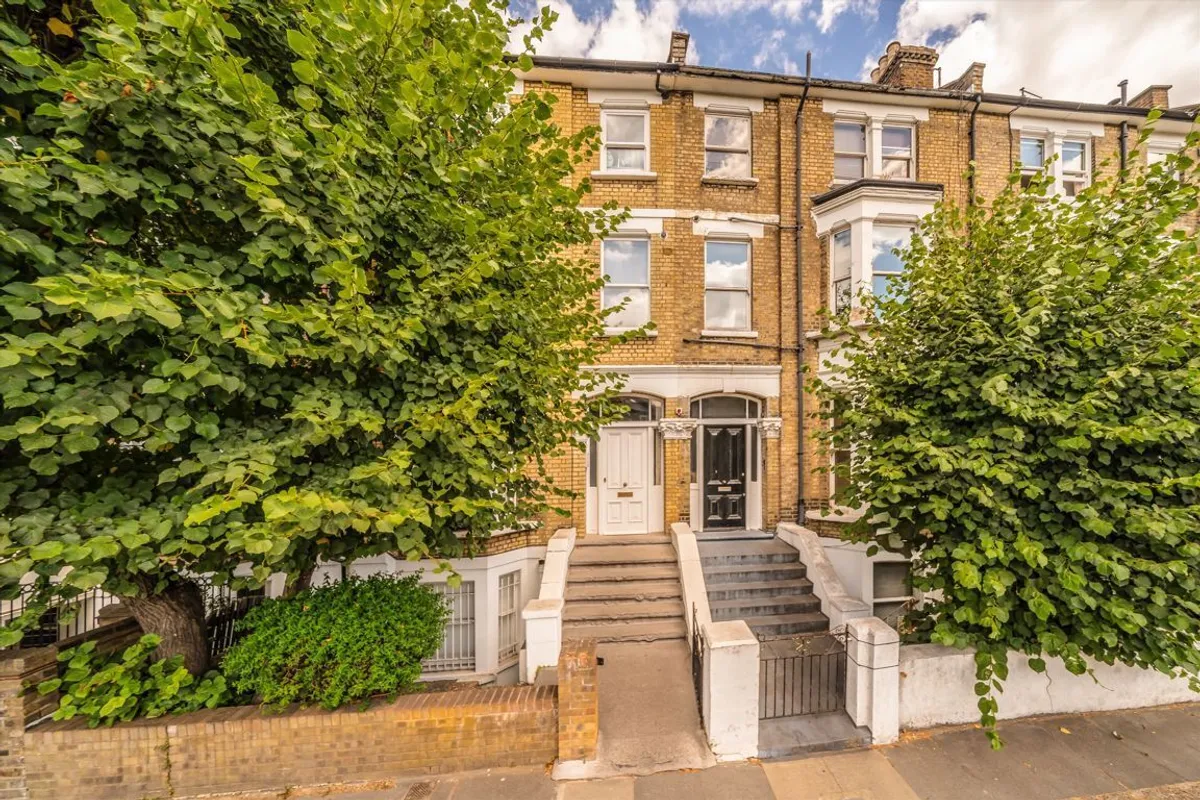 Flat Paddenswick Road in Greater London