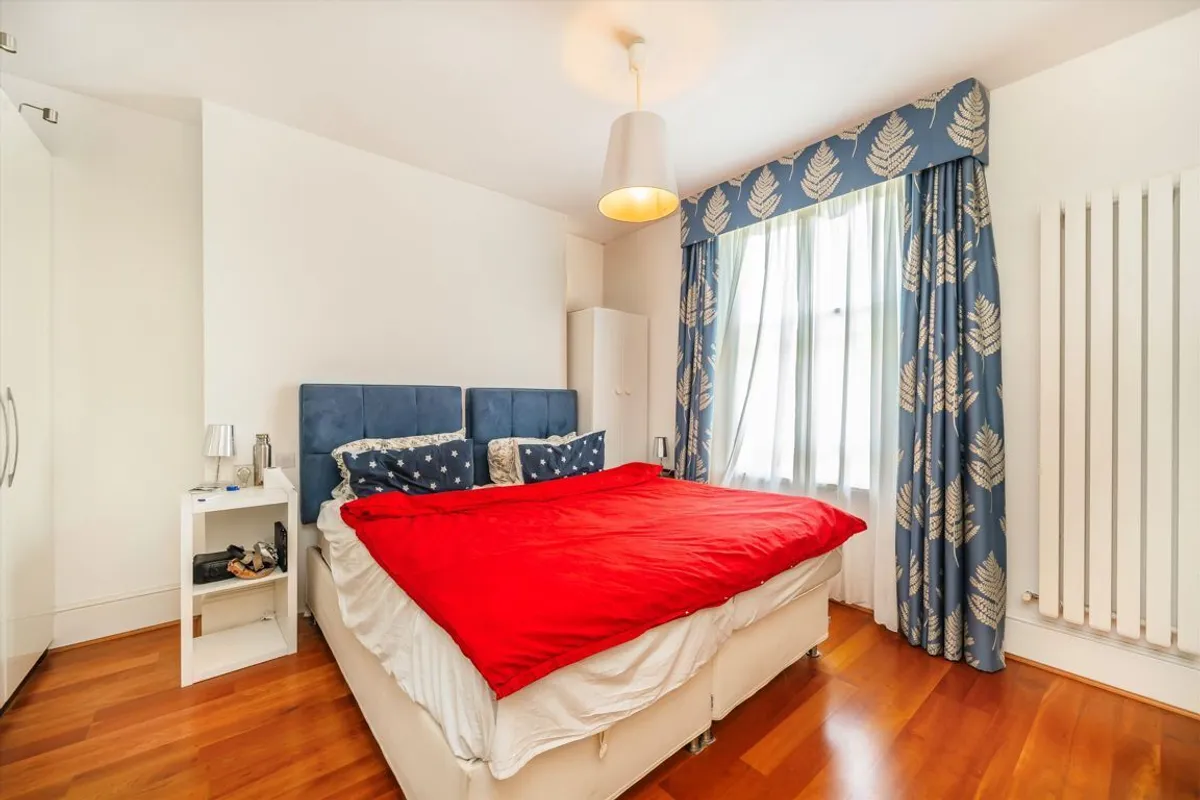 Flat Paddenswick Road in Greater London