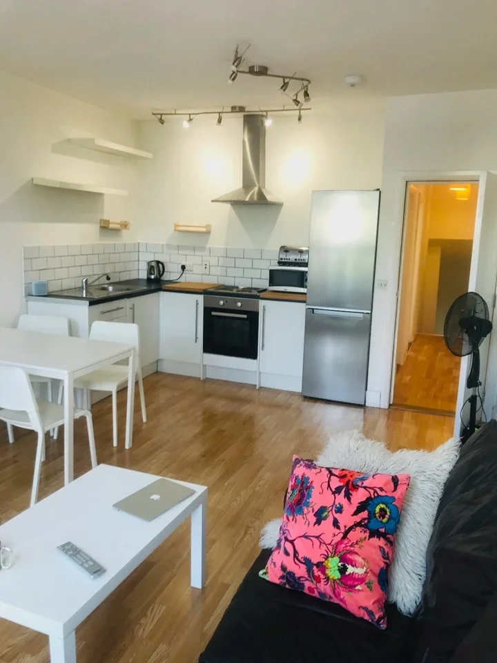 Flat Kingsland Road in Greater London