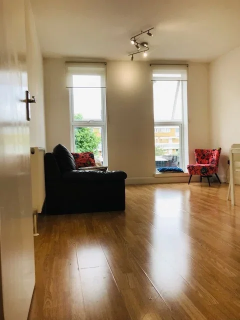 Flat Kingsland Road in Greater London