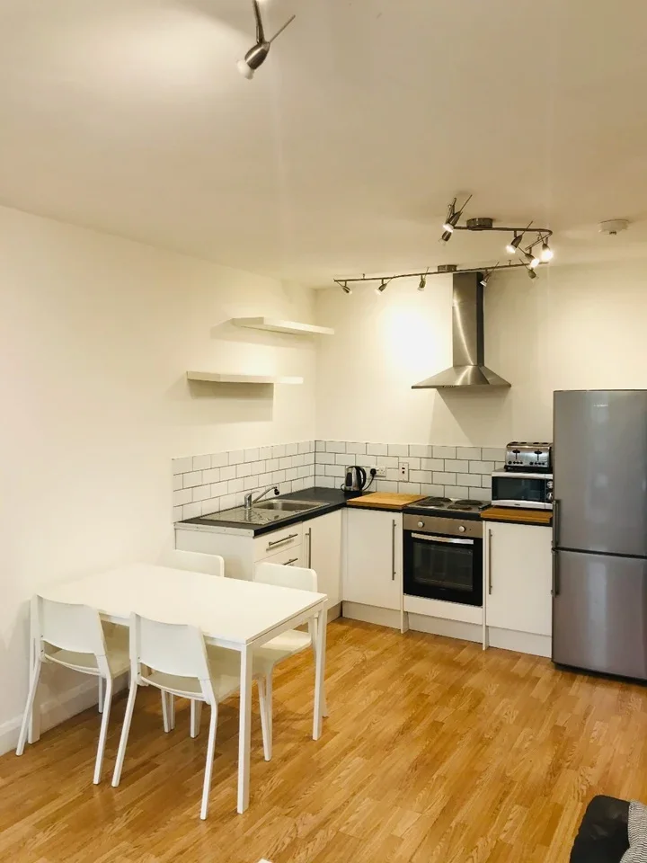 Flat Kingsland Road in Greater London