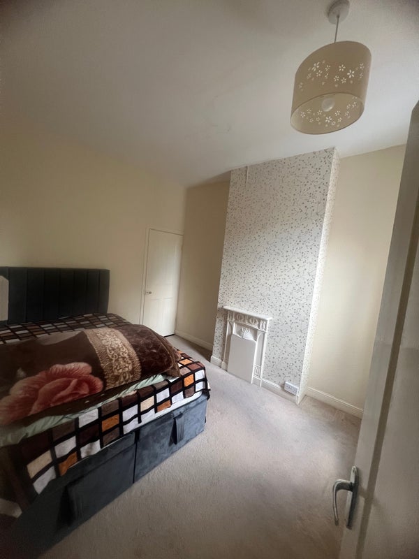 Room Edward Road in Sandwell