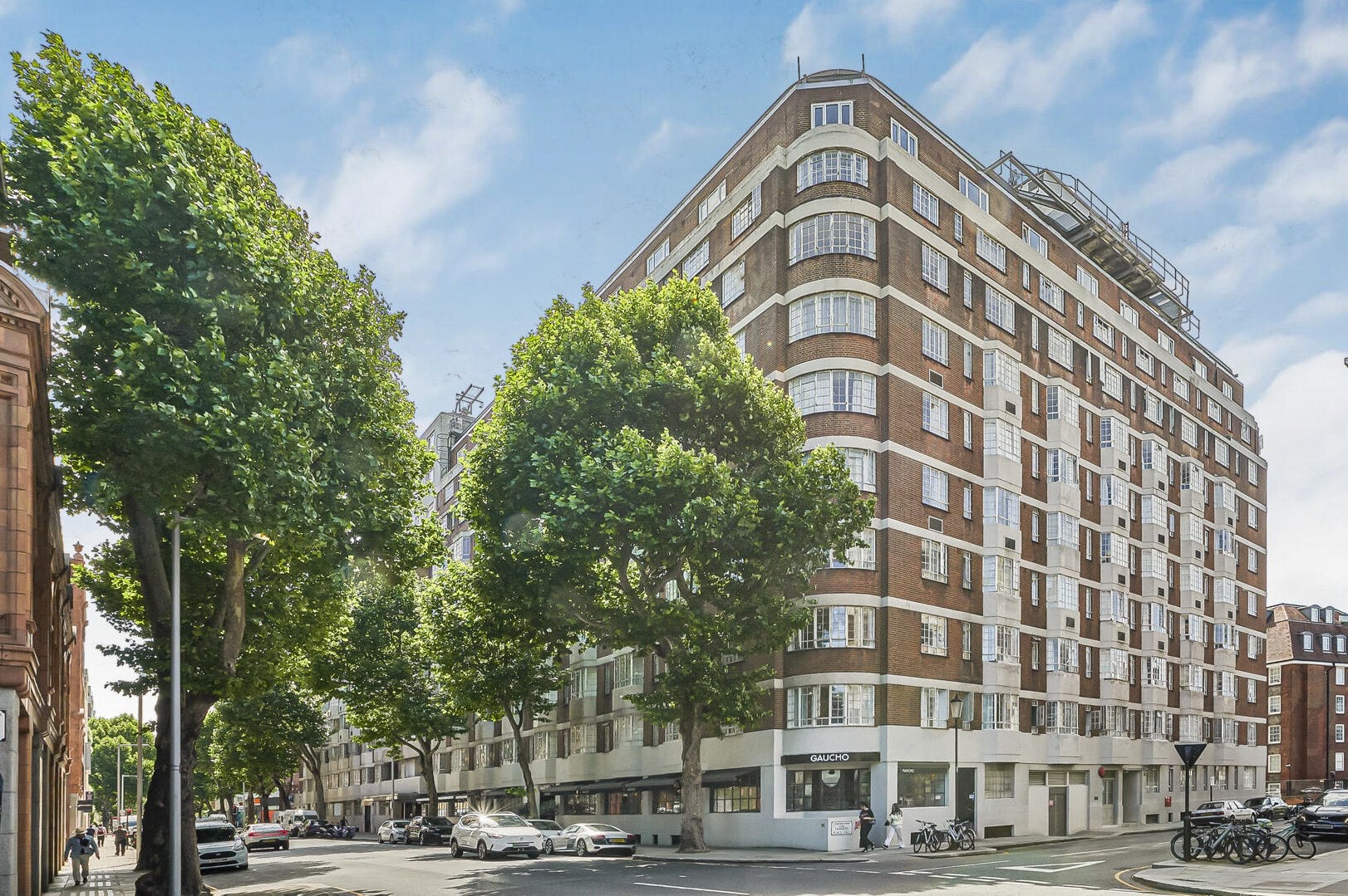 Flat Sloane Avenue in Greater London