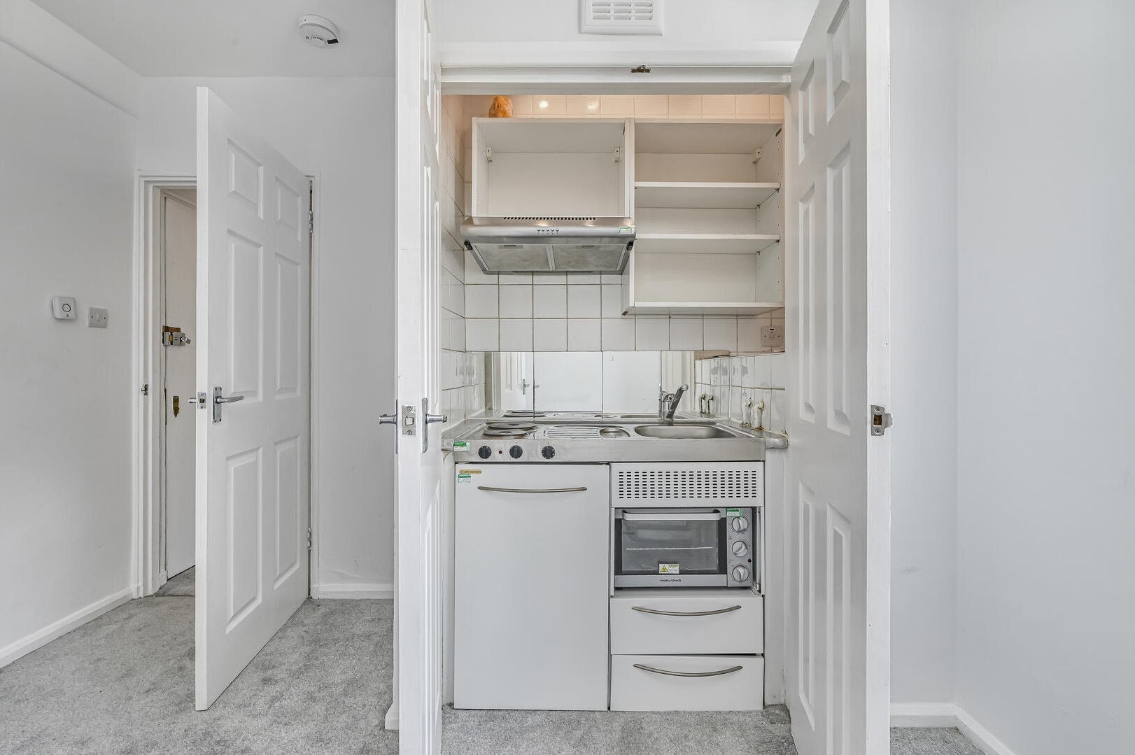 Flat Sloane Avenue in Greater London