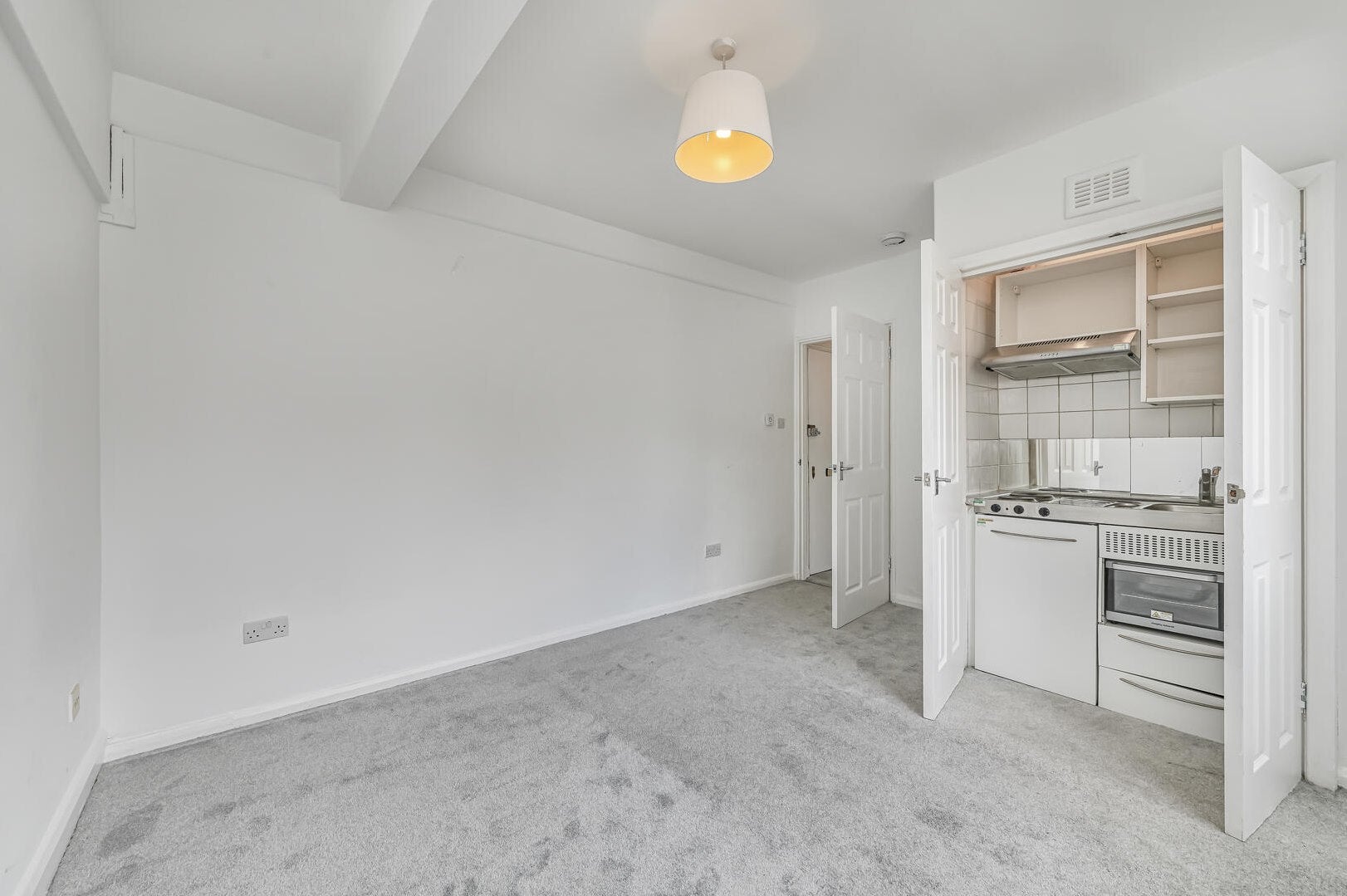 Flat Sloane Avenue in Greater London