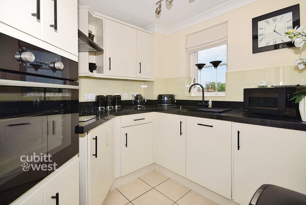 Flat Croydon Road in Caterham