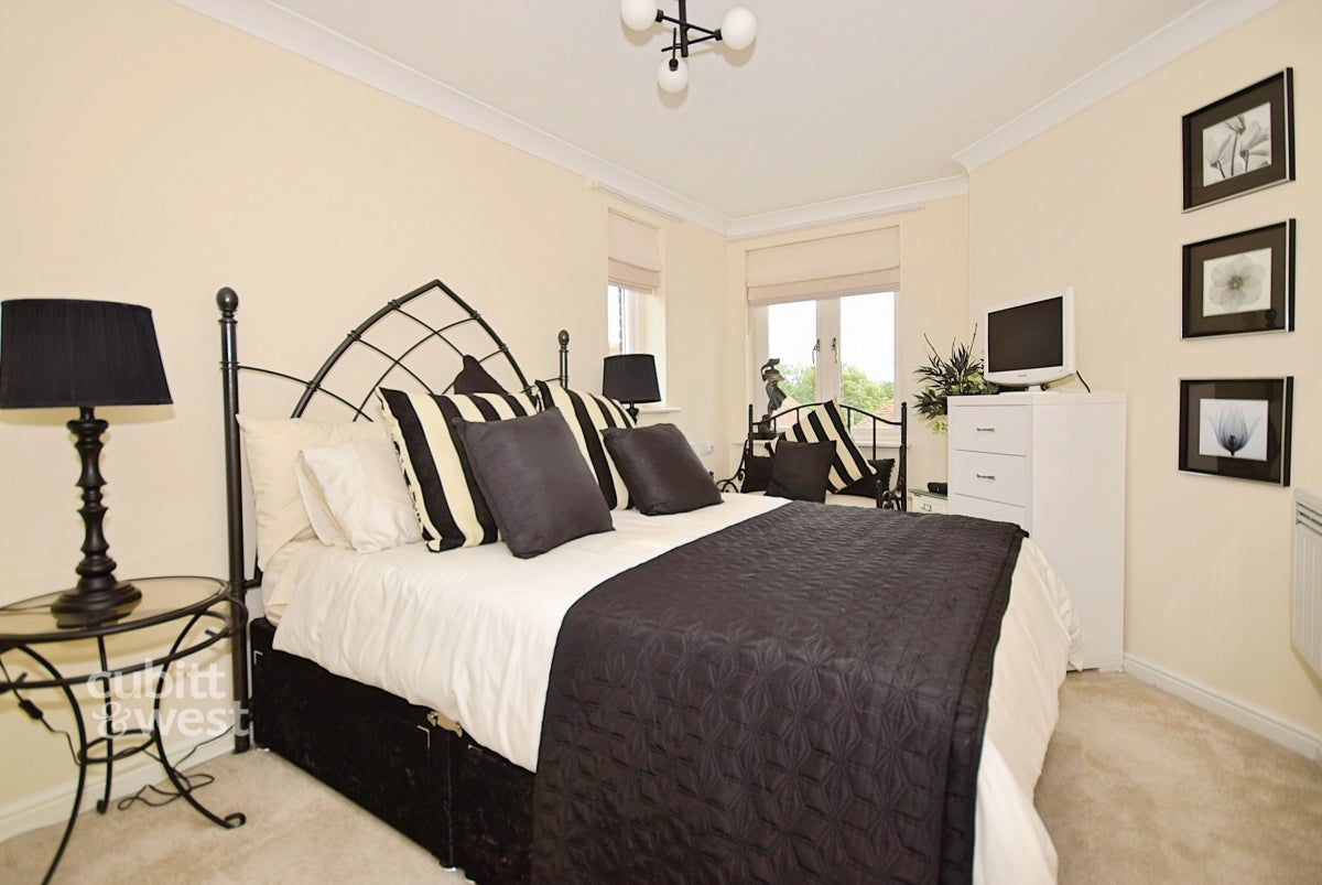 Flat Croydon Road in Caterham