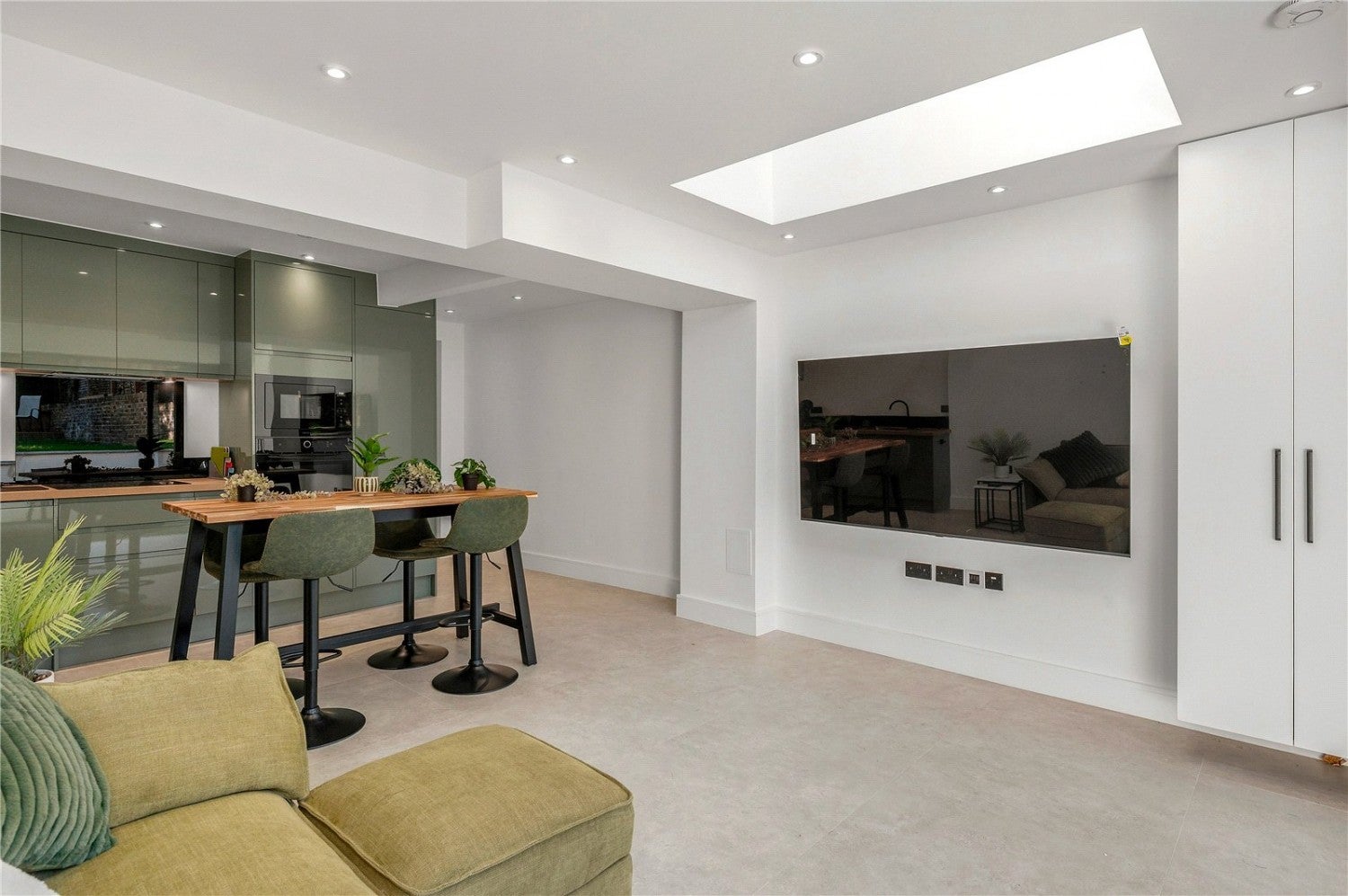 Flat New North Road in Greater London