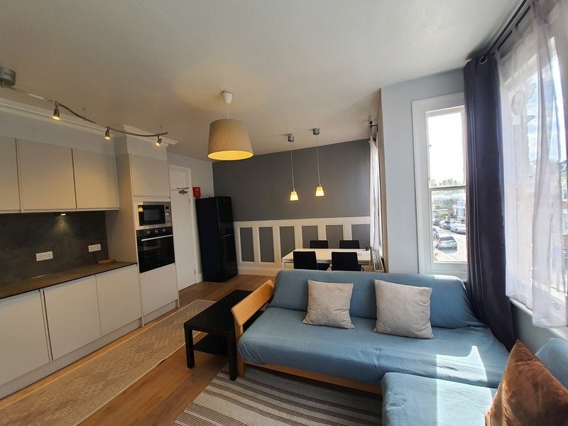 Room Cedar Road in Greater London