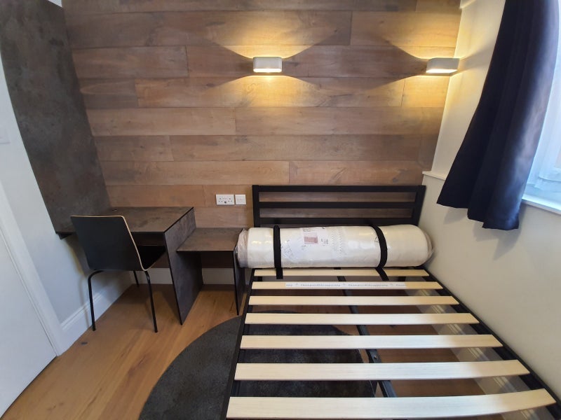 Room Cedar Road in Greater London