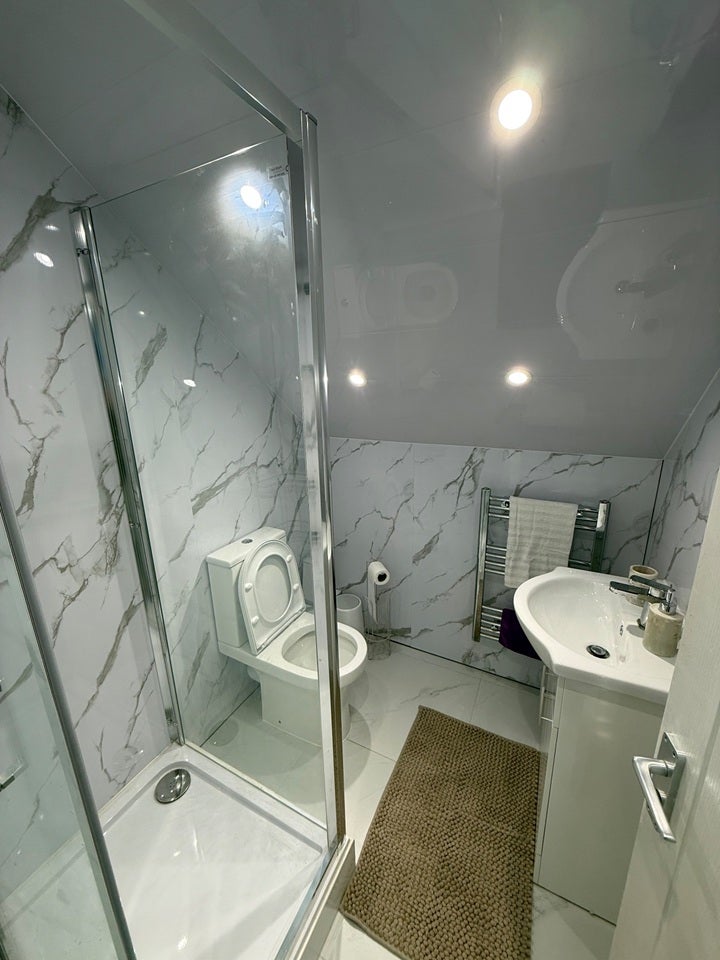 Room High Road in Greater London