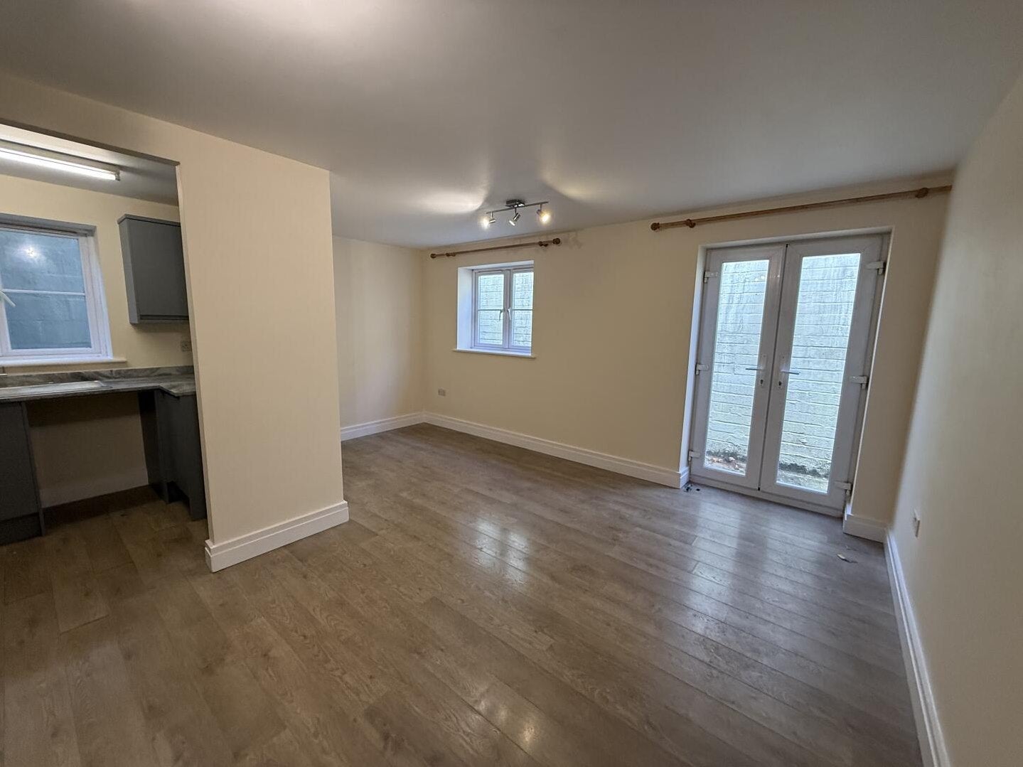 Flat Hempstead Road in Wealden
