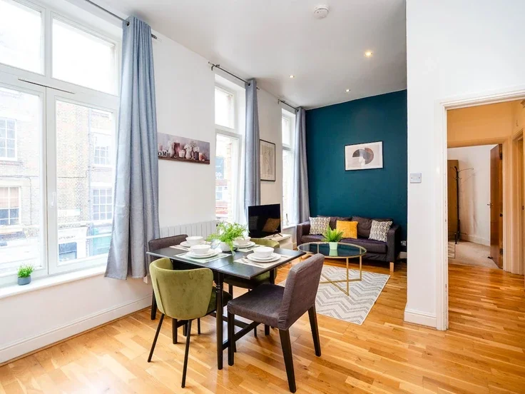 Flat Fortune Street in Greater London