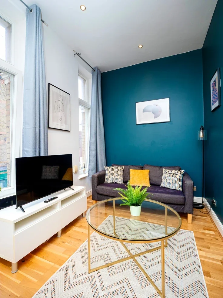 Flat Fortune Street in Greater London