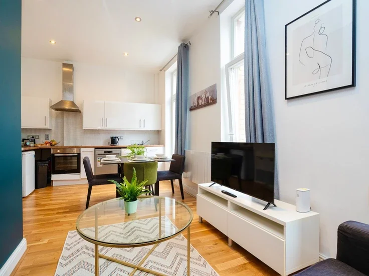 Flat Fortune Street in Greater London