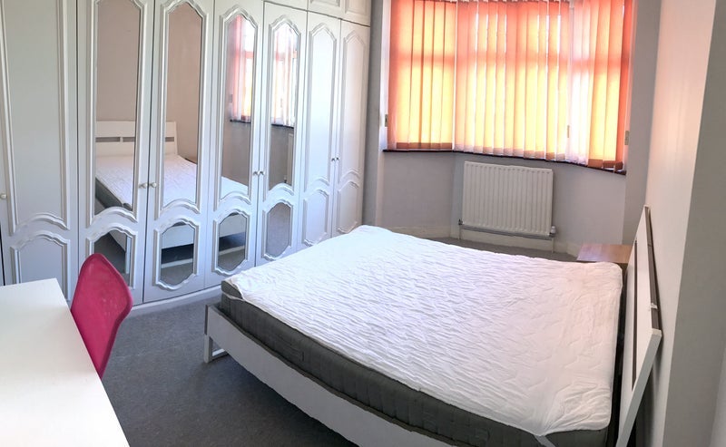 Room Barnard Road in Greater London