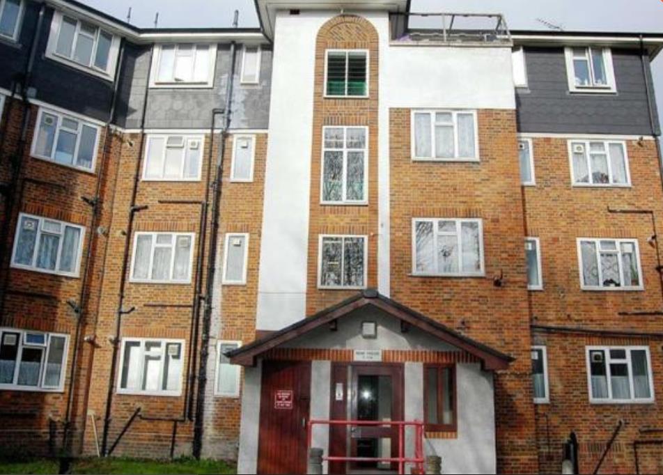 Flat Central Avenue in Greater London